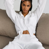 Set asortat minimalist, lejer, cu cămașă și pantaloni