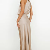 Helena – Rochie Lungă Satin Elegantă cu Decolteu la Gât, Culori Variate