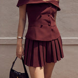 Set cu blazer off-shoulder și fustă plisată