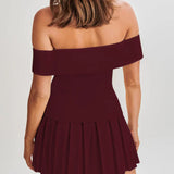 Set de top cu blazer cu umeri goi și fustă plisată