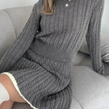 Set fustă cu rever și tricotat în cablu