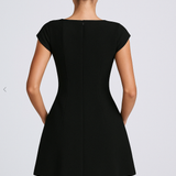 Avenel – Rochie Mini Elegantă de Damă cu Decolteu Pătrat