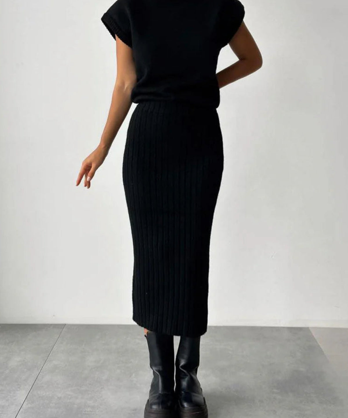 Set Asamblat: Top Tricotat Gros și Fustă Midi Tricotată cu Talie Înaltă