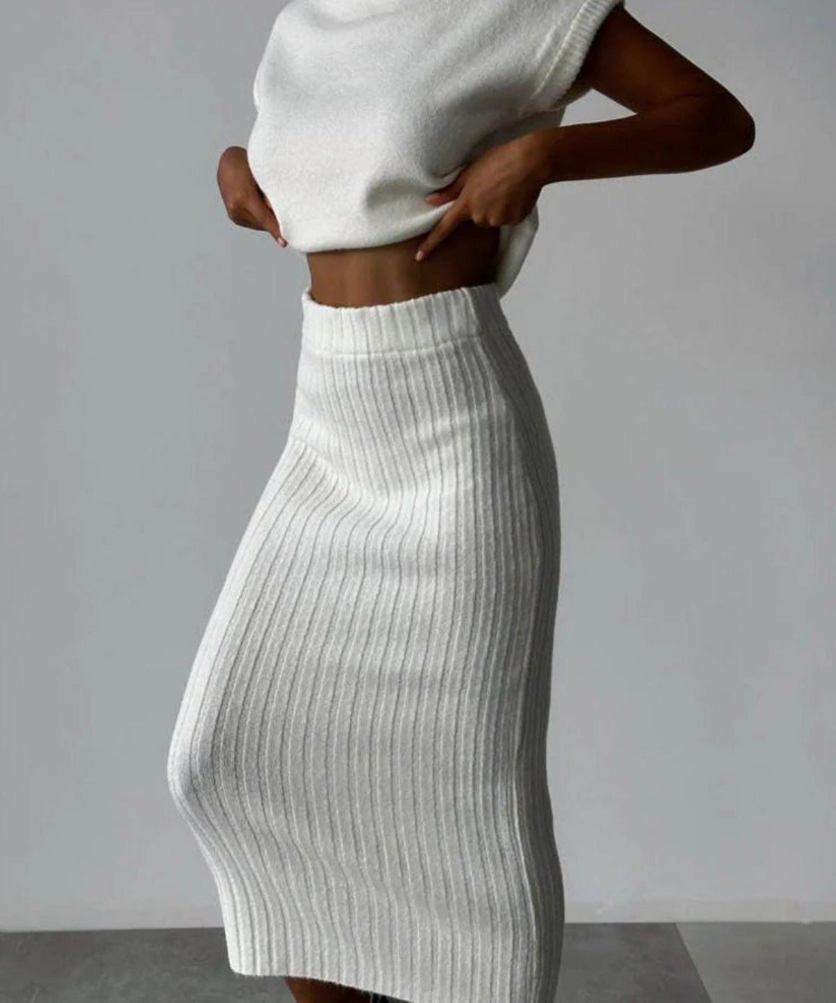 Set Asamblat: Top Tricotat Gros și Fustă Midi Tricotată cu Talie Înaltă