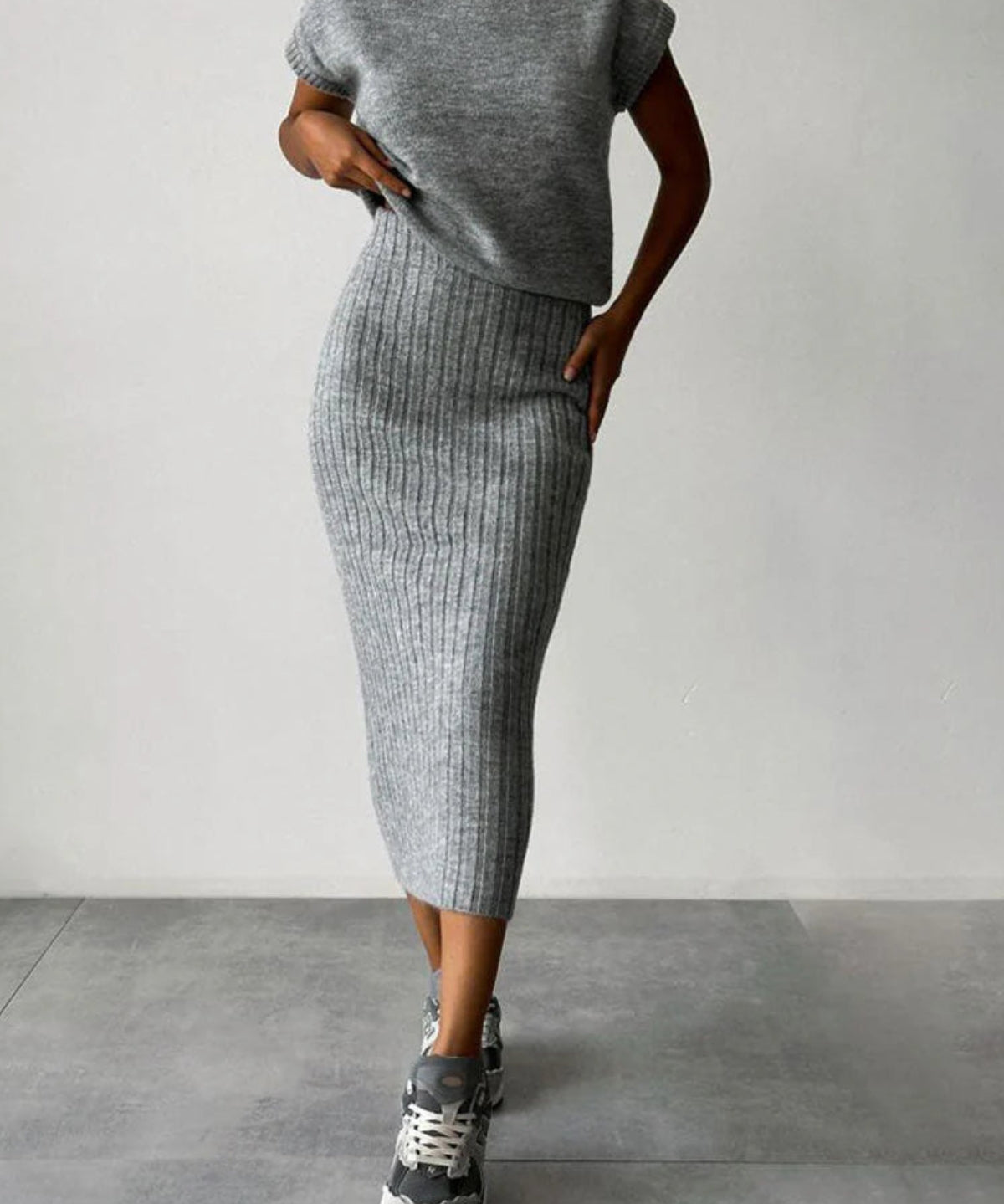 Set Asamblat: Top Tricotat Gros și Fustă Midi Tricotată cu Talie Înaltă