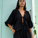 Set asortat cu pantaloni scurți și mâneci lungi, cu legătură