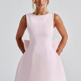 Elle – Rochie Mini de Damă cu Fundă și Perle