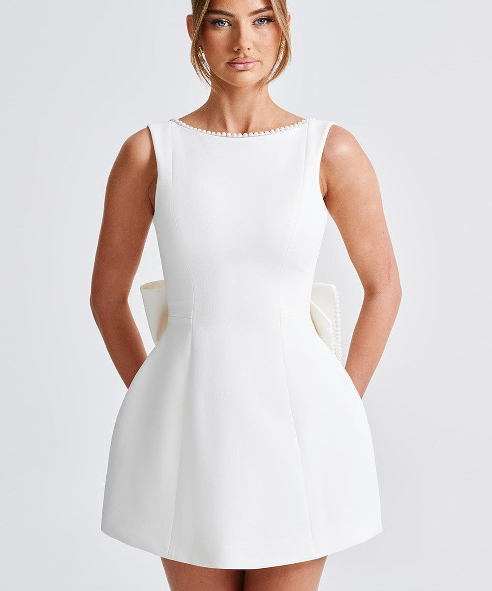 Elle – Rochie Mini de Damă cu Fundă și Perle