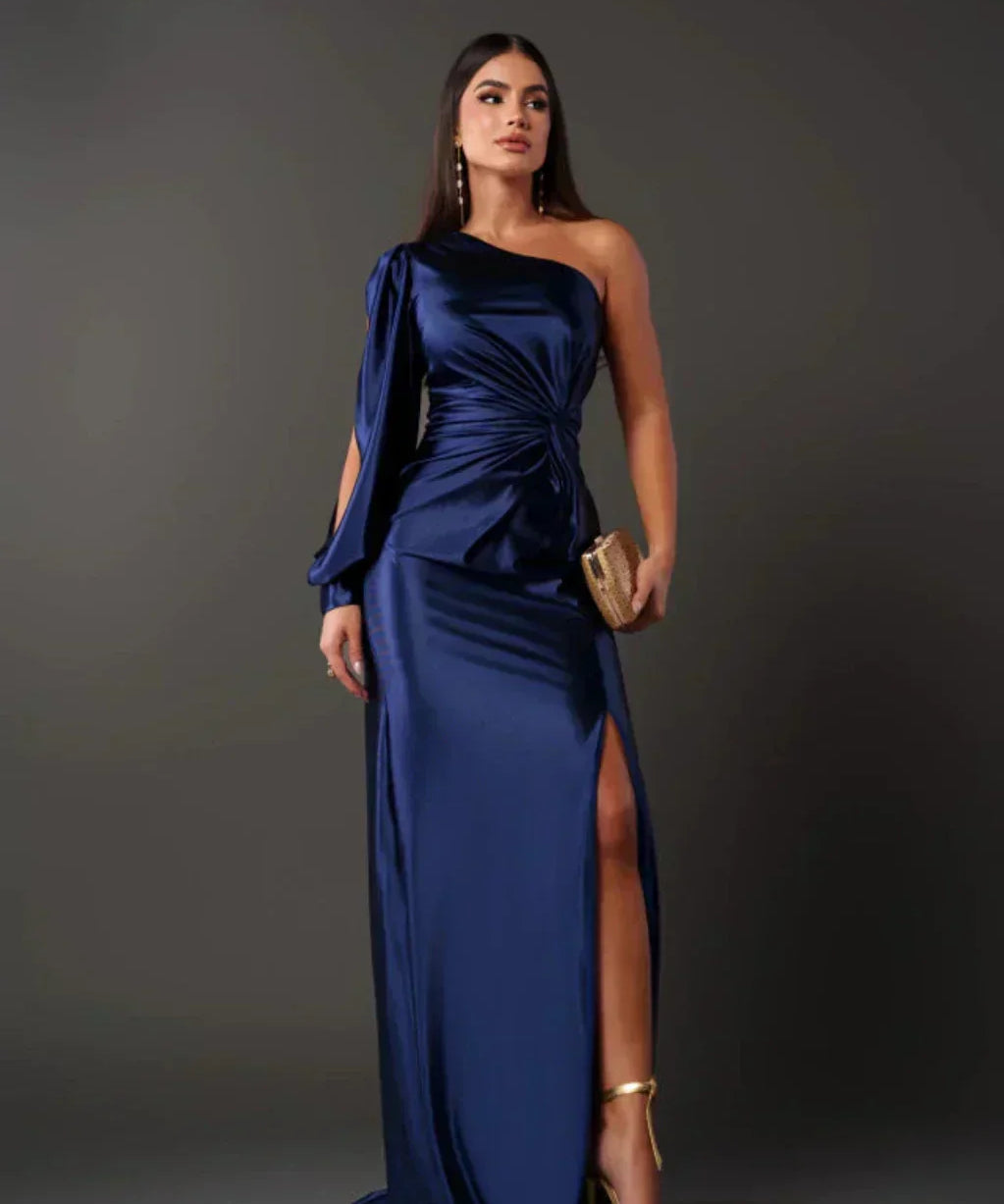 Araceli – Rochie Satinată Asimetrică cu Nod și Umăr Descoperit