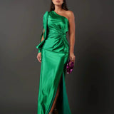 Araceli – Rochie Satinată Asimetrică cu Nod și Umăr Descoperit