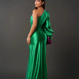 Araceli – Rochie Satinată Asimetrică cu Nod și Umăr Descoperit