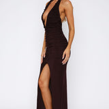 Freya – Rochie de Damă Maxi Elegantă cu Decolteu și Fustă Plisată